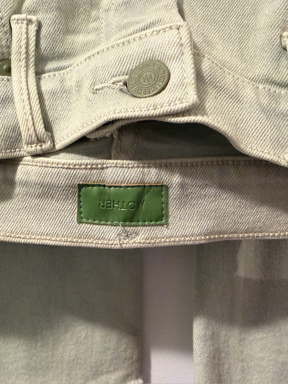 RARE! Mother Weekender Jeans in Second Chance - Picture 5 of 14
